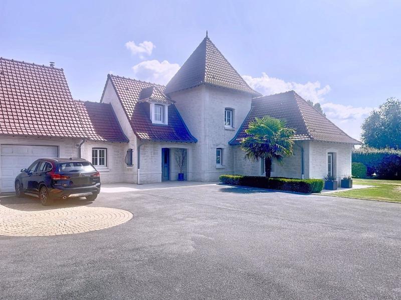 Maison - 370 m² - 8 pièces