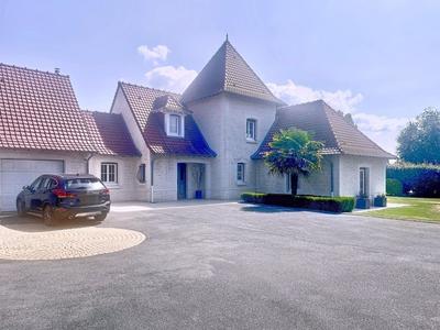 Maison - 370 m² - 8 pièces