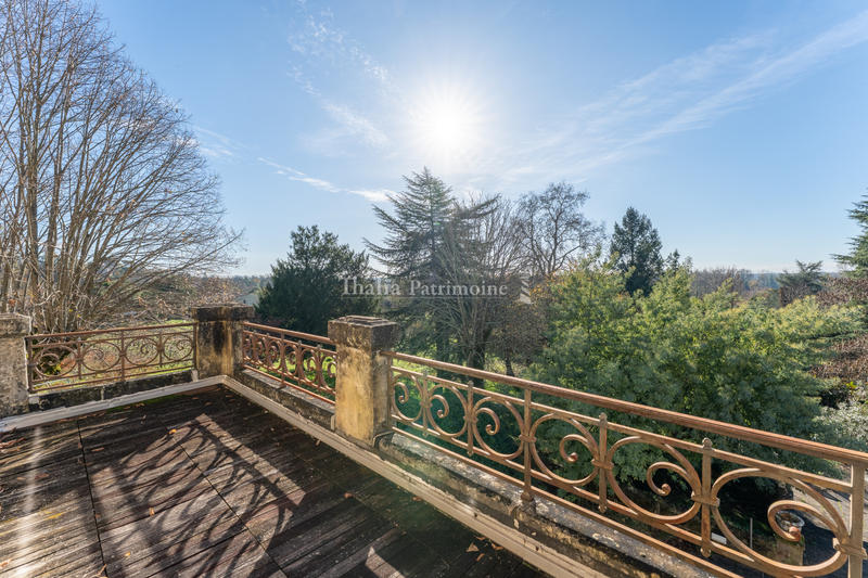 Propriété - 250 m² - 8 pièces