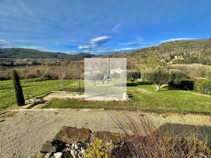 Maison - 188 m² - 9 pièces