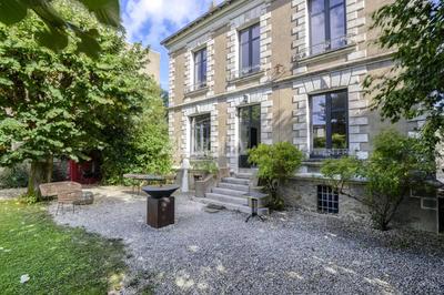 Maison - 198 m² - 10 pièces