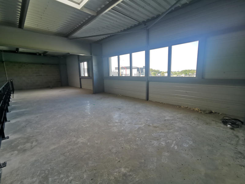 Local d'activités - 301 m²