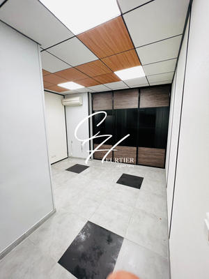 Local commercial - 99 m² - 5 pièces