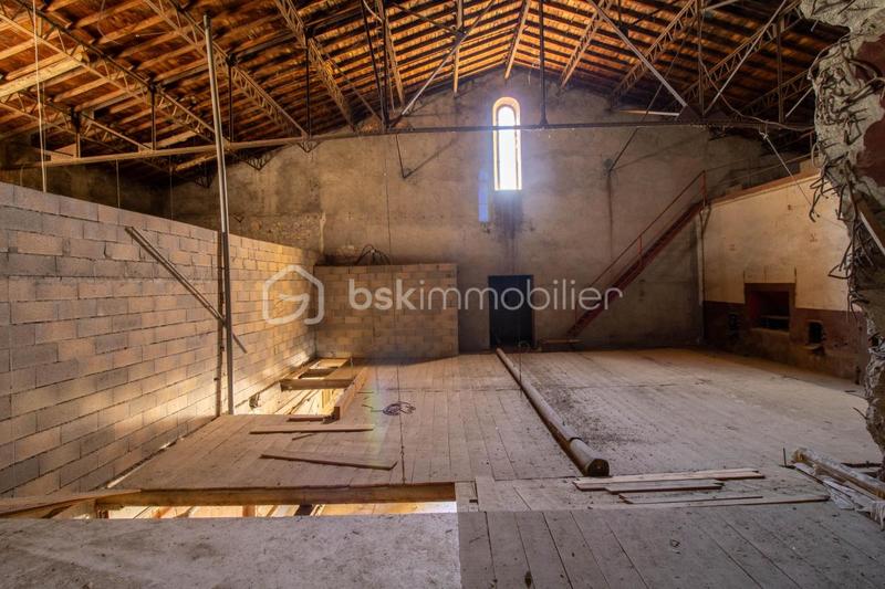 Grange - 303 m² - 1 pièce