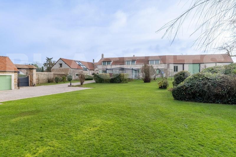 Corps de ferme - 270 m² - 9 pièces