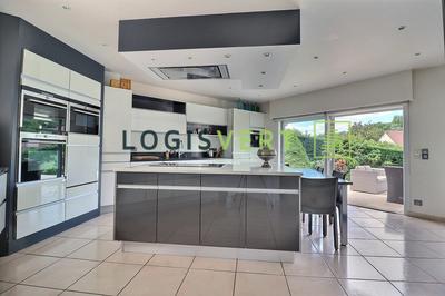 Maison - 198 m² - 8 pièces