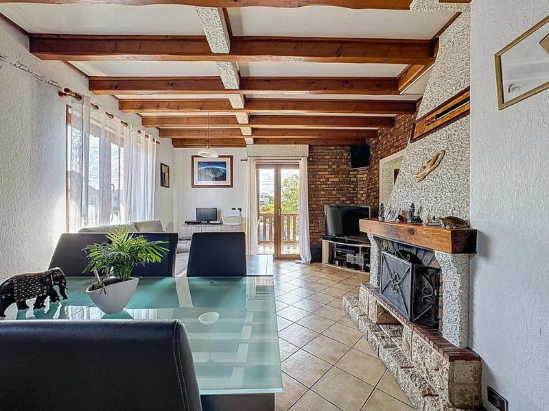 Maison - 181 m² - 9 pièces