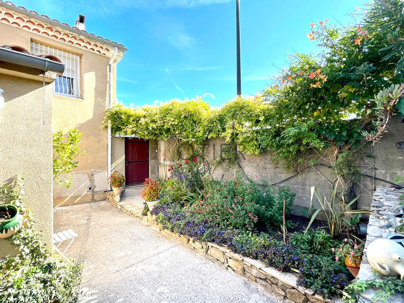 Maison - 240 m² - 8 pièces