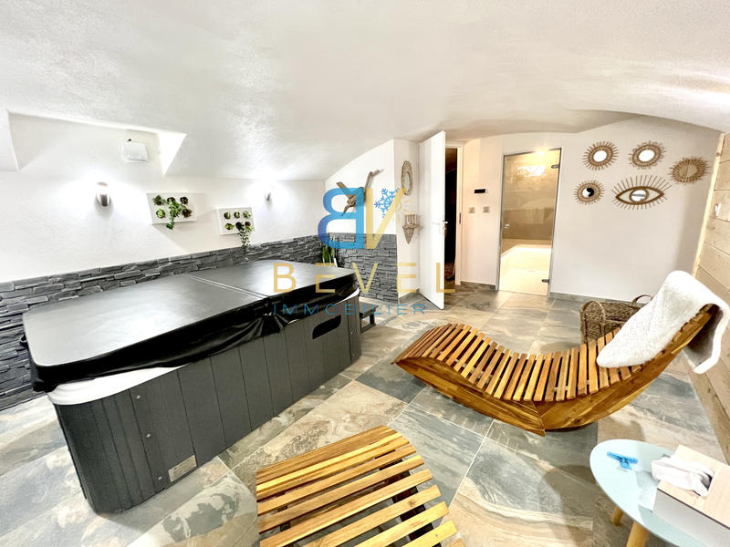 Propriété - 446 m² - 12 pièces