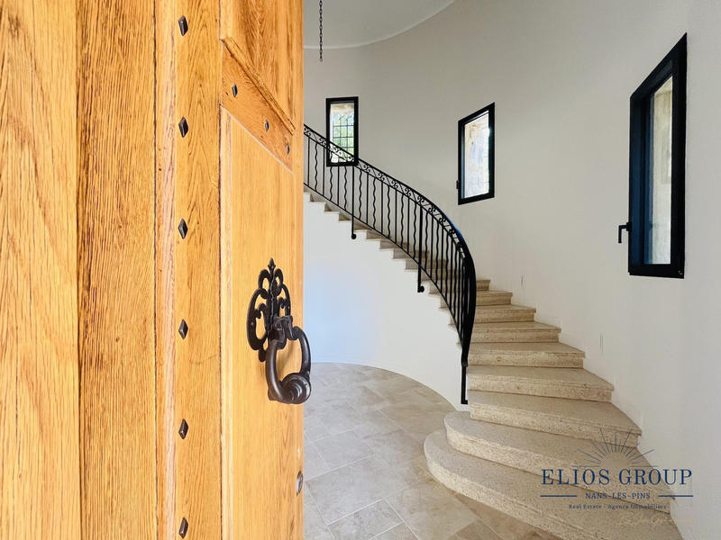 Villa - 310 m² - 10 pièces