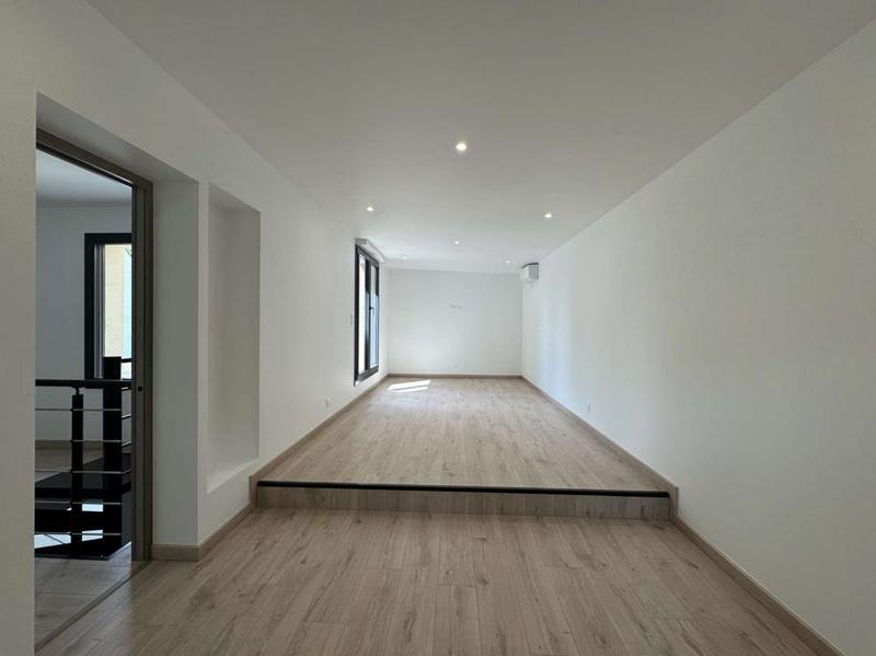 Maison - 180 m² - 5 pièces