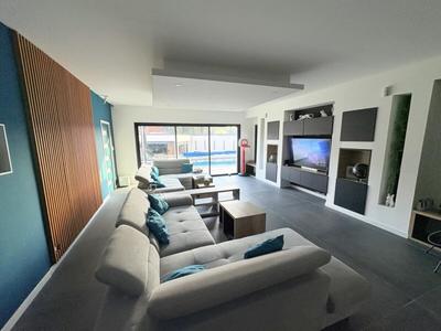 Maison - 220 m² - 6 pièces