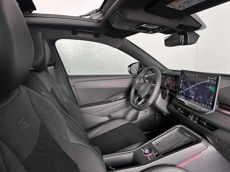 Volkswagen t-Roc Nouveau R-Line 1.5 E-Tsi 150ch Dsg T.O Semi Alcantara Chauff Carplay Keyless Camera