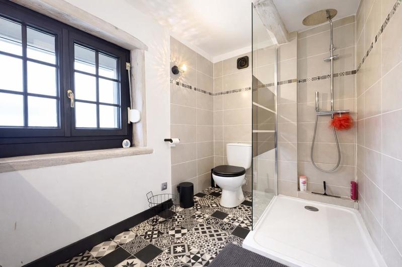 Maison - 255 m² - 9 pièces