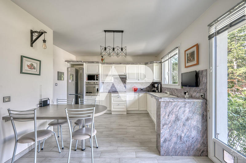 Maison - 140 m² - 7 pièces