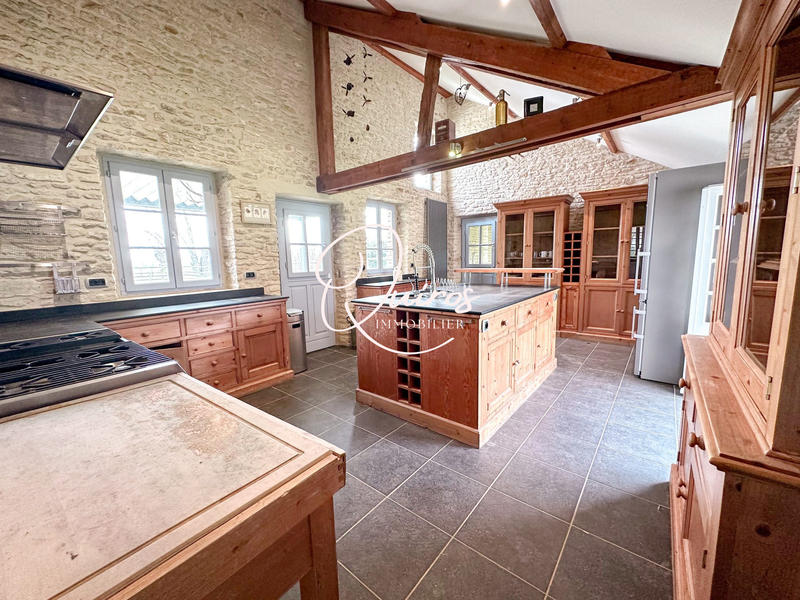 Maison - 287 m² - 10 pièces