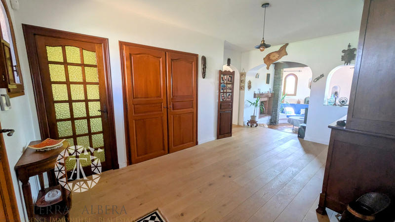 Villa - 212 m² - 8 pièces