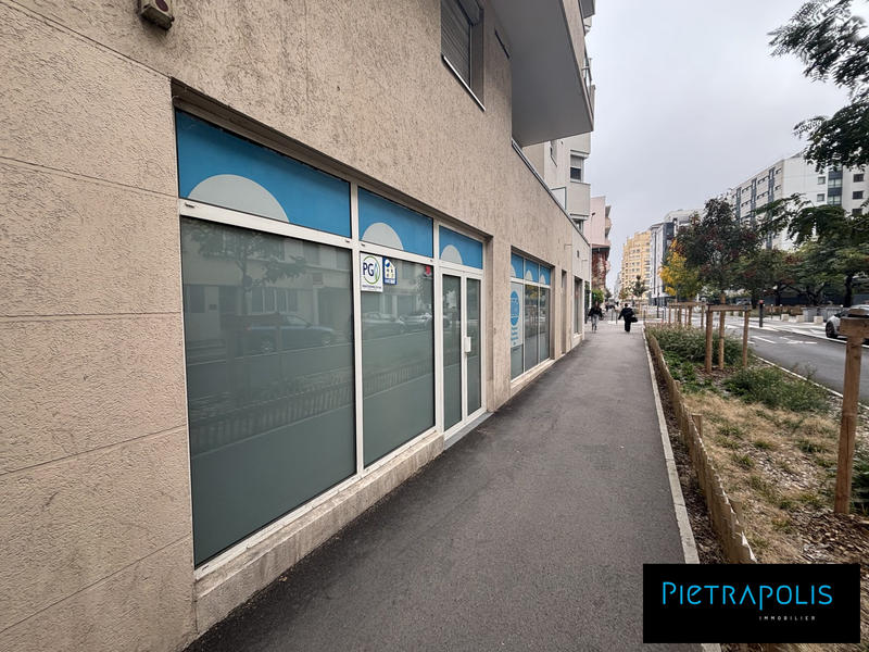 Local d'activités - 128 m² - 1 pièce