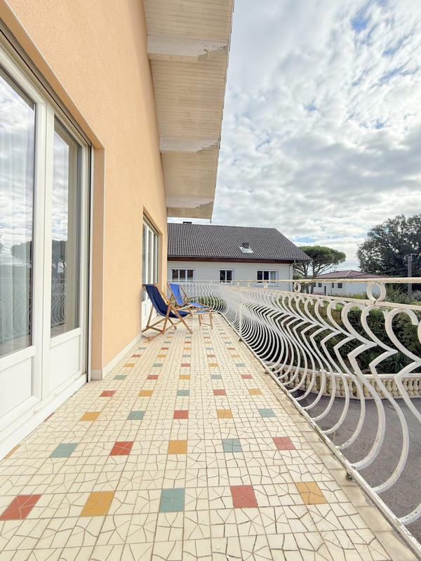 Maison traditionnelle - 282 m² - 8 pièces