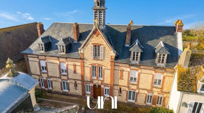 Maison - 450 m² - 16 pièces