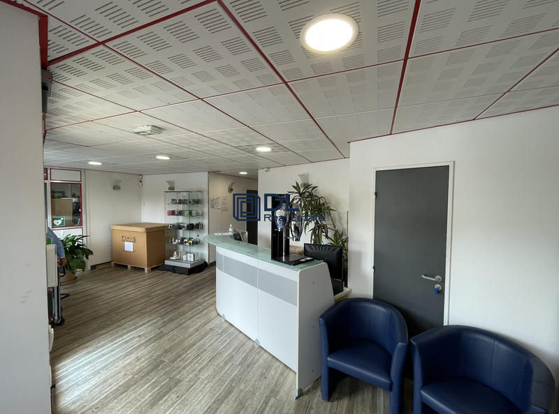 Entrepôt - 1 850 m²