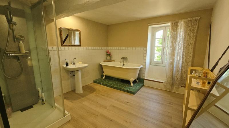 Maison - 224 m² - 8 pièces