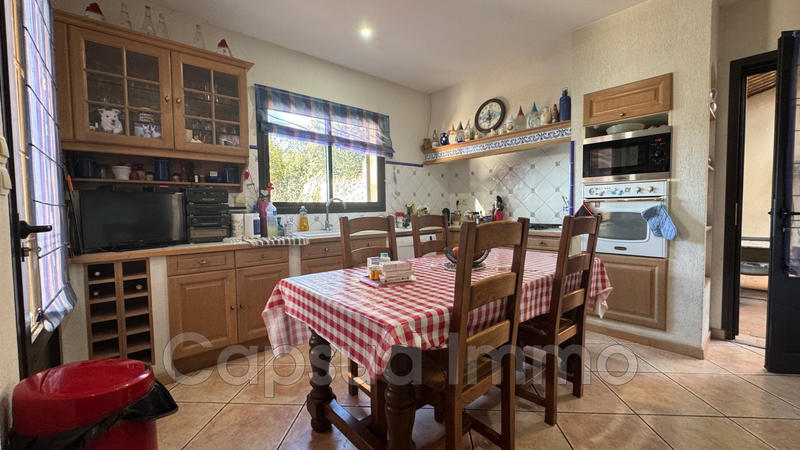 Propriété - 290 m² - 9 pièces