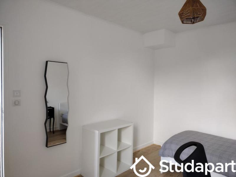 Chambre - 11 m² - 1 pièce