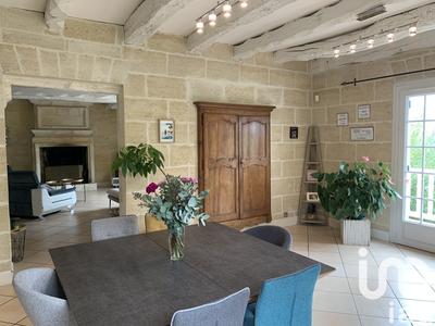 Maison - 260 m² - 8 pièces