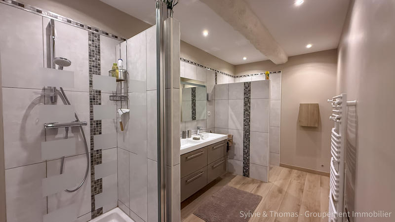 Mas - 327 m² - 8 pièces