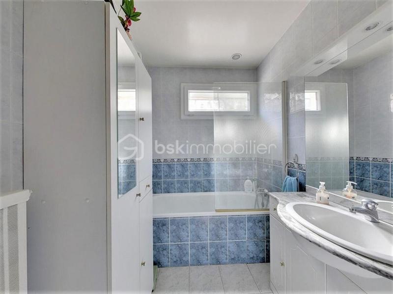 Maison traditionnelle - 115 m² - 8 pièces