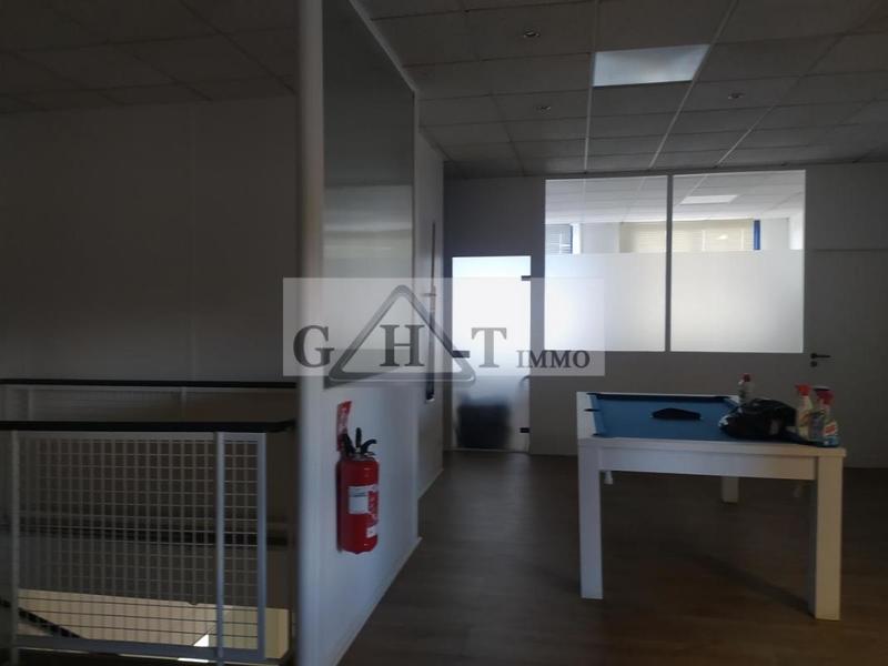 Entrepôt - 1 150 m²