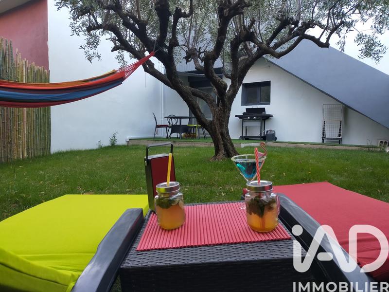 Maison - 225 m² - 10 pièces