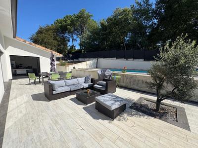 Maison - 202 m² - 8 pièces