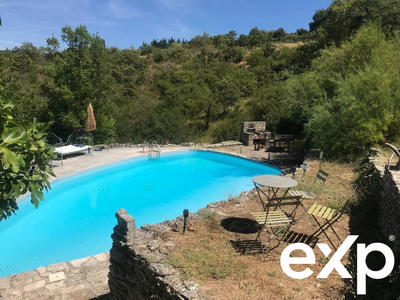 Maison - 274 m² - 10 pièces