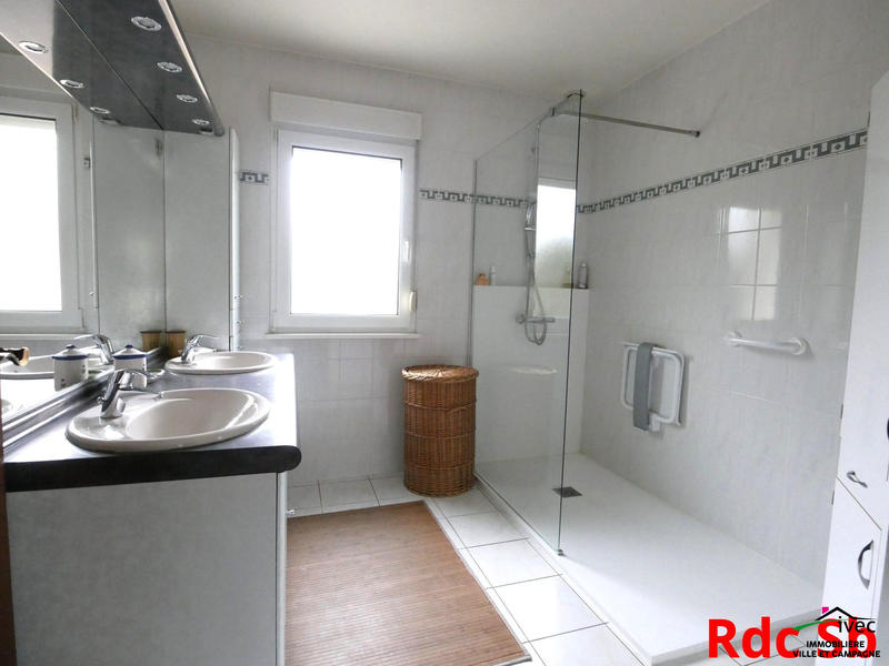 Maison traditionnelle - 142 m² - 5 pièces