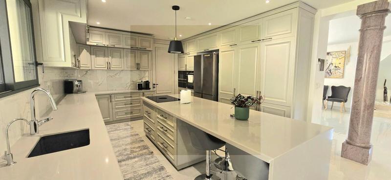 Maison - 315 m² - 8 pièces