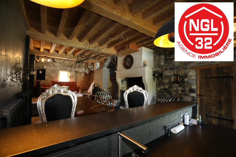 Maison - 250 m² - 10 pièces