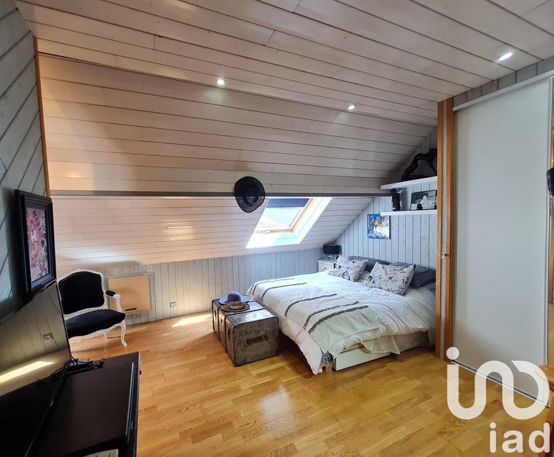 Maison - 250 m² - 10 pièces