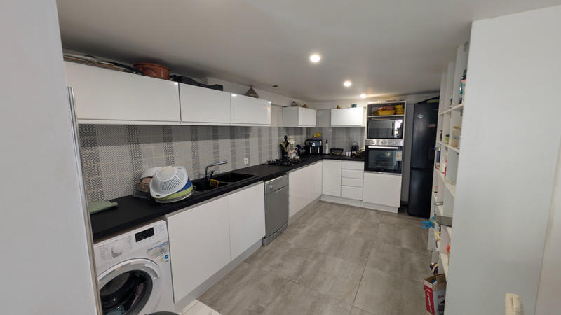 Maison - 260 m² - 15 pièces