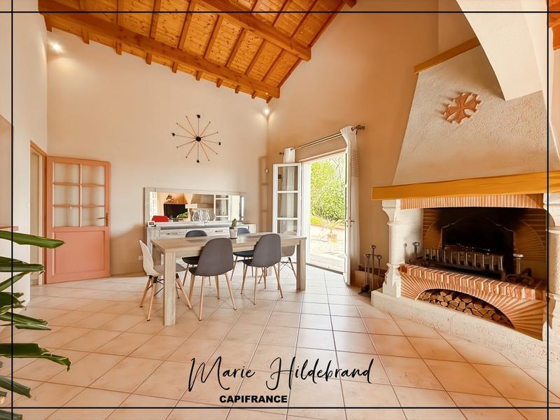 Maison - 235 m² - 7 pièces