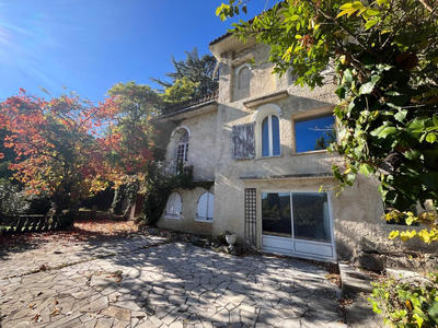 Maison - 240 m² - 9 pièces