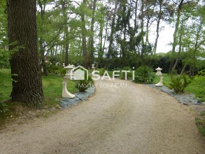 Maison - 200 m² - 7 pièces