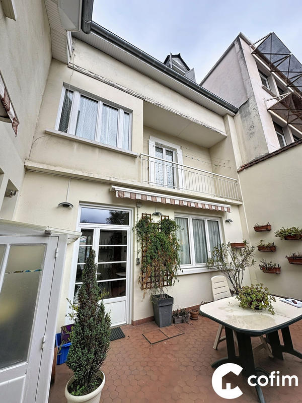 Maison - 175 m² - 10 pièces