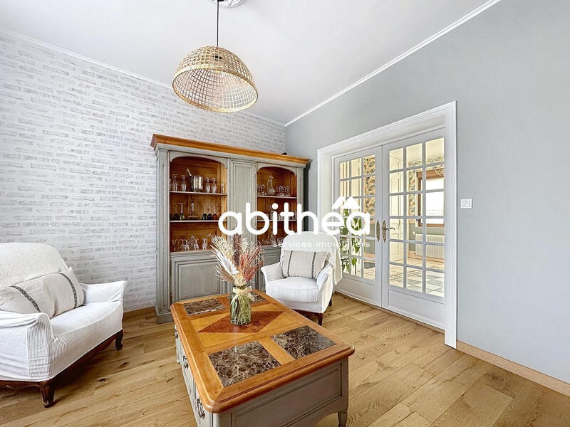 Maison - 183 m² - 8 pièces