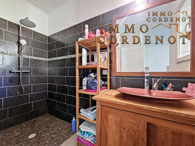 Villa - 200 m² - 6 pièces