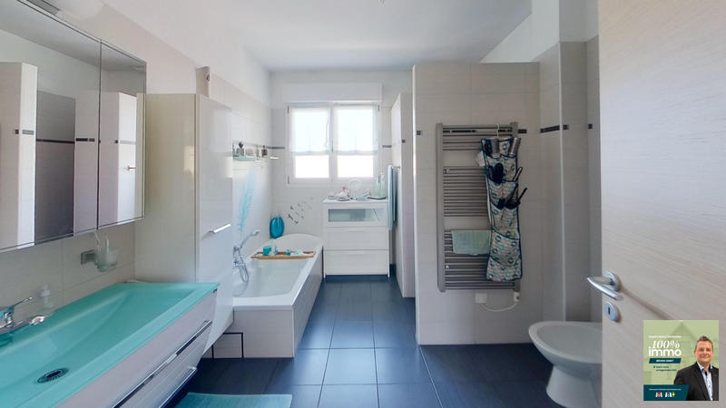 Maison - 260 m² - 6 pièces