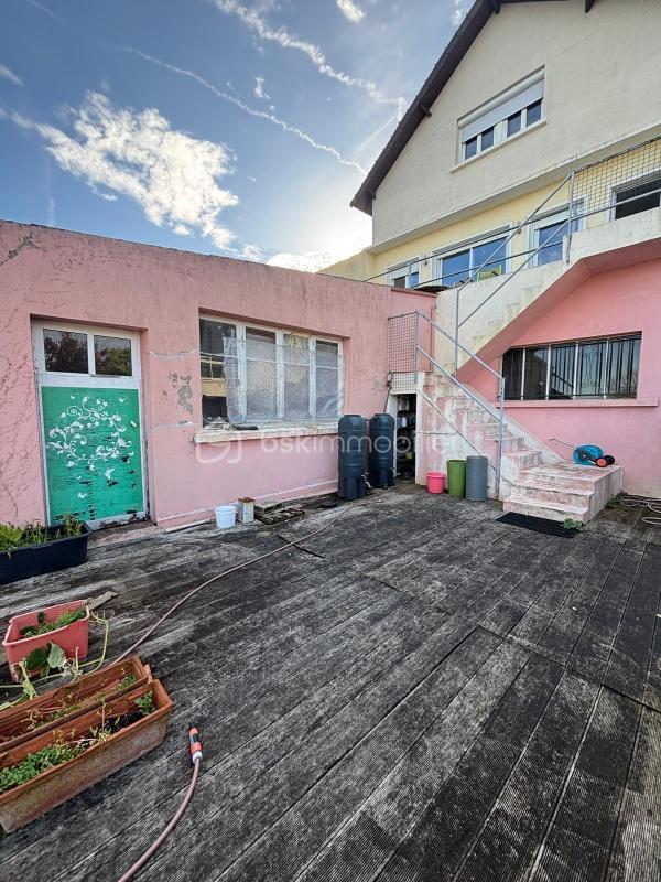 Maison - 183 m² - 7 pièces