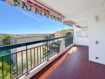 Appartement - 99 m² - 4 pièces