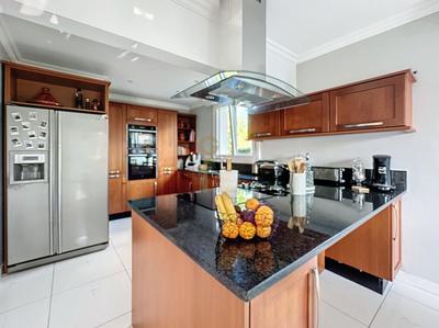 Maison - 212 m² - 7 pièces